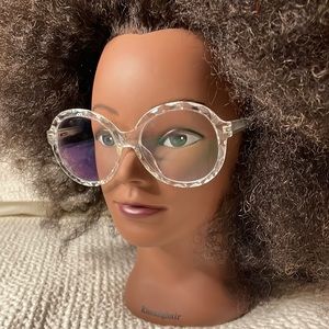 Clear round eyeglass with diamond pattern